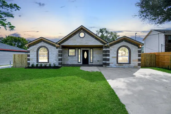 8214 Woodlyn Road, Houston, TX 77028