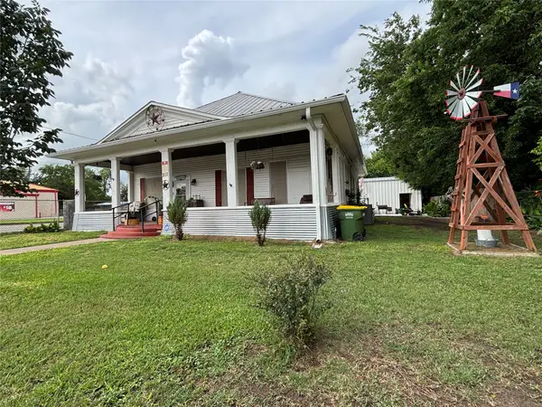 211 W Sabine Street, Groesbeck, TX 76642