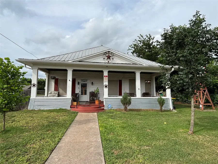211 W Sabine Street, Groesbeck, TX 76642 - #2