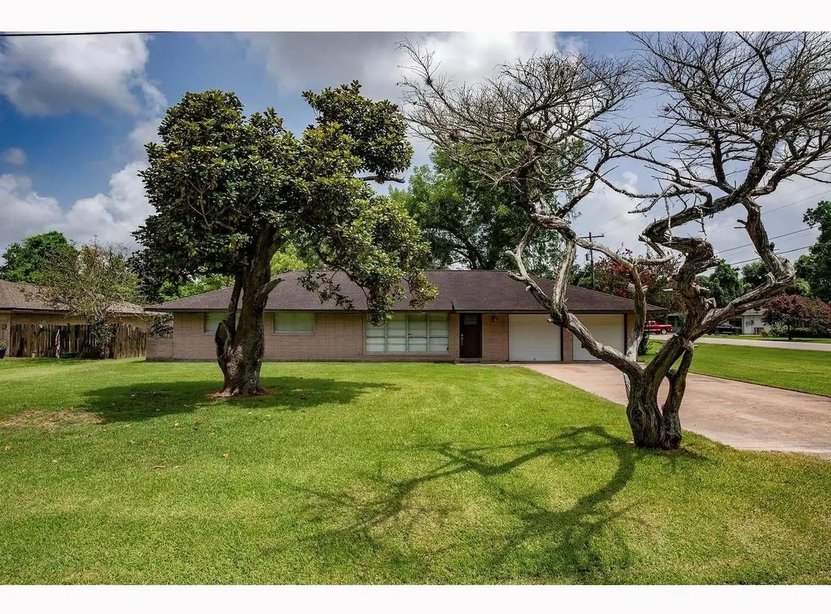 117 Lazy Lane, Lake Jackson, TX 77566 - #1
