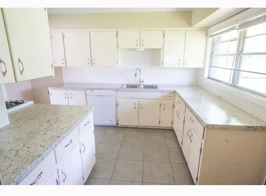 117 Lazy Lane, Lake Jackson, TX 77566 - #2