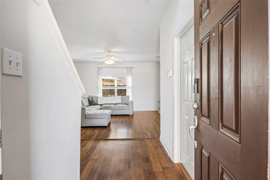 319 Falling Pine Drive, Conroe, TX 77304 - Image #3