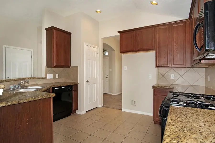 127 Rodeo Drive, Manvel, TX 77578 - Image #2