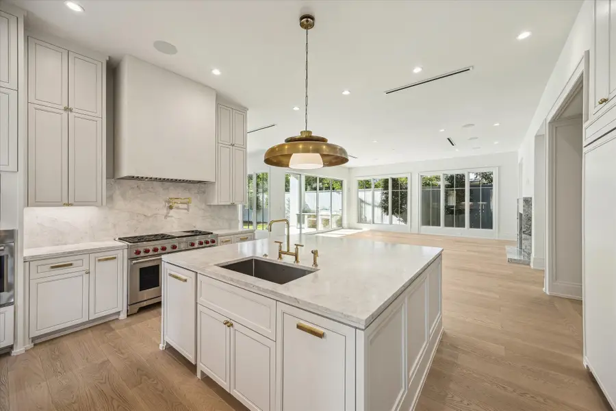 3717 Chevy Chase Drive, Houston, TX 77019 - #3