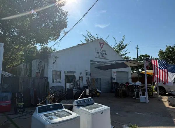 1725 S Broadways, La Porte, TX 77571