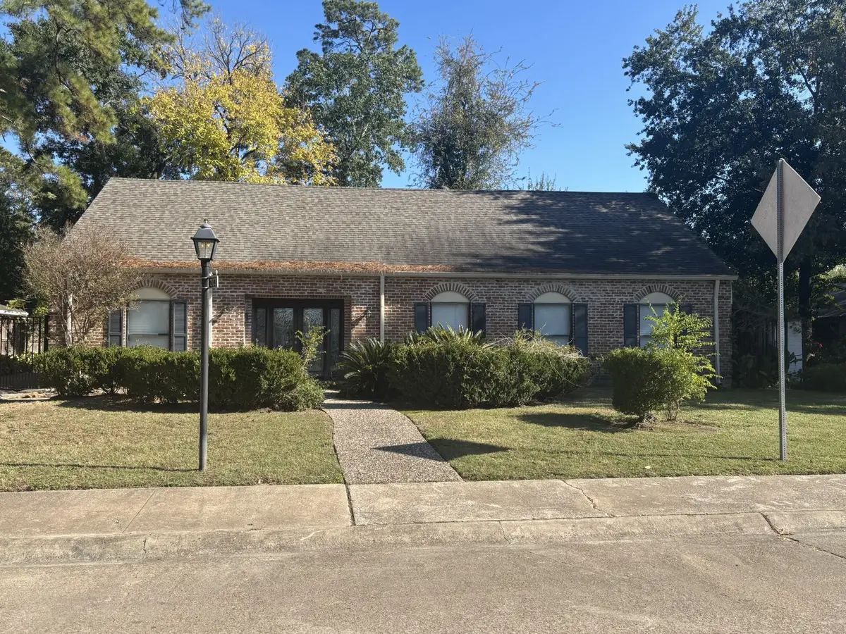 203 Briar Hill Drive N, Houston, TX 77042 - Image #1