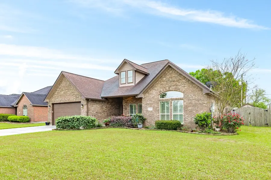 1008 S Belle Drive, Angleton, TX 77515 - #3