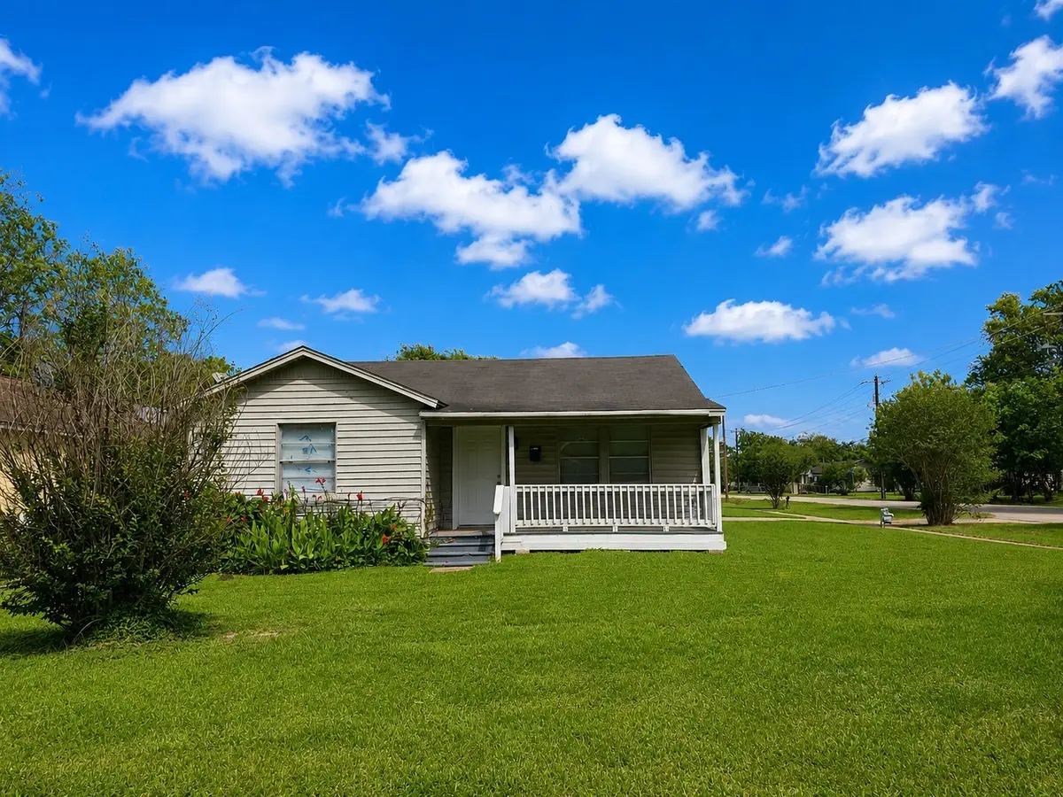 202 N Logan Street, Texas City, TX 77590 - #1