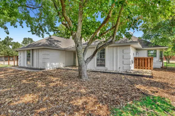 419 Ryan Avenue, Burleson, TX 76028