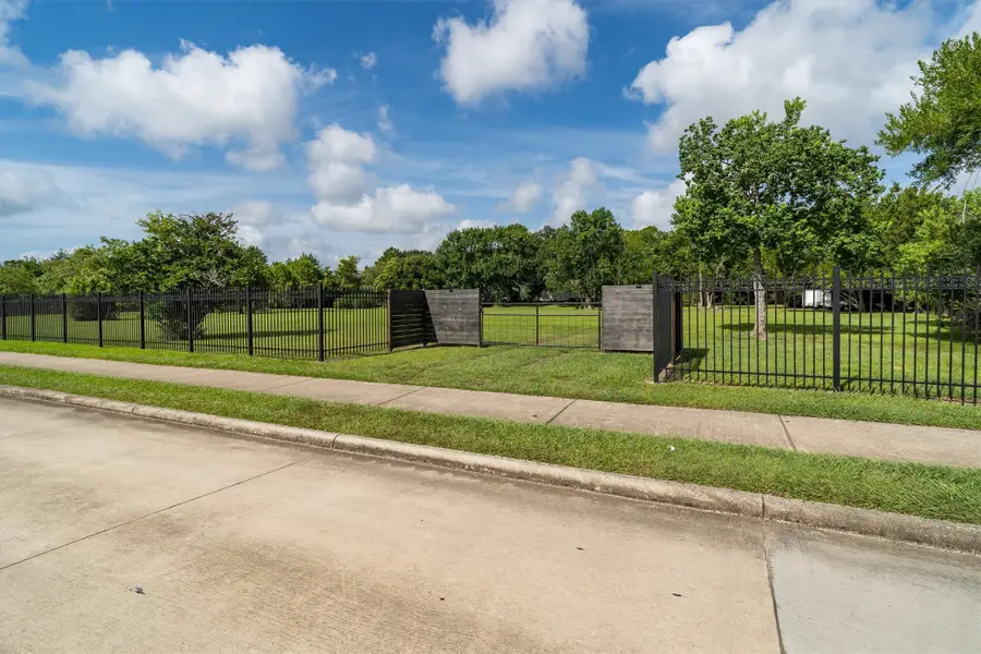 1031 Louisiana Avenue, League City, TX 77573 - #2