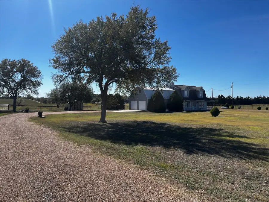 1100 Swiss Alp Hills Loop, Schulenburg, TX 78956 - #3