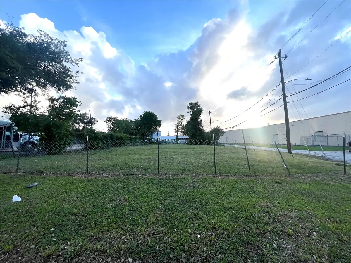 2002 Telephone Road, Houston, TX 77023 - #1