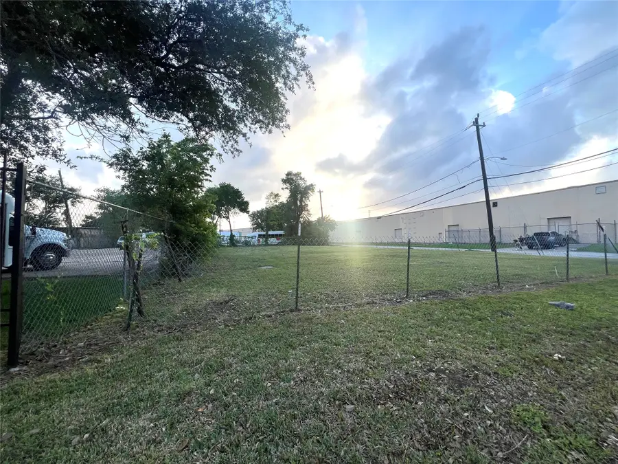 2002 Telephone Road, Houston, TX 77023 - #2