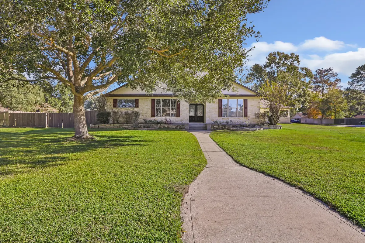 7002 Lakeside Drive, Liberty, TX 77575 - Image #1