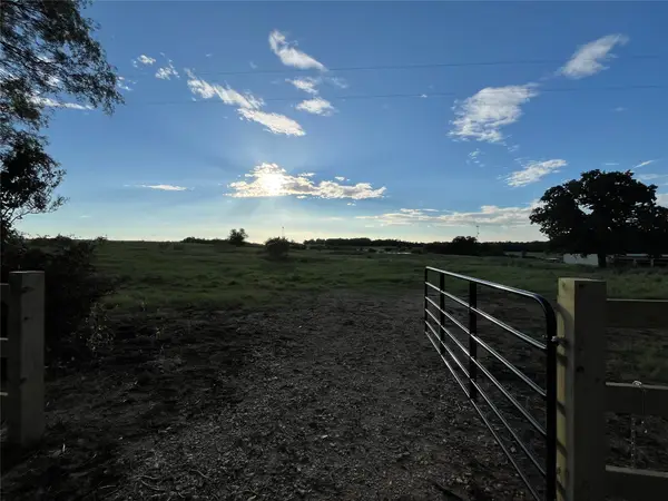 1018 Red Town Rd, Elgin, TX 78621