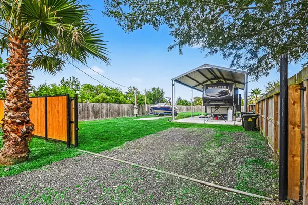 845 6th Street, San Leon, TX 77539