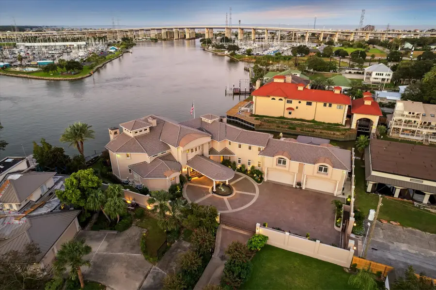 112 Bayou Lane, Kemah, TX 77565 - Image #2