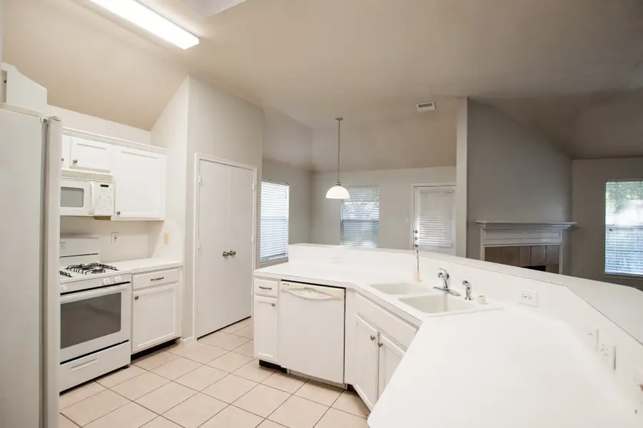 1606 Blossom Creek Court, Houston, TX 77339 - Image #2