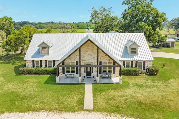 620 Brit Baily Blvd, Angleton, TX 77515