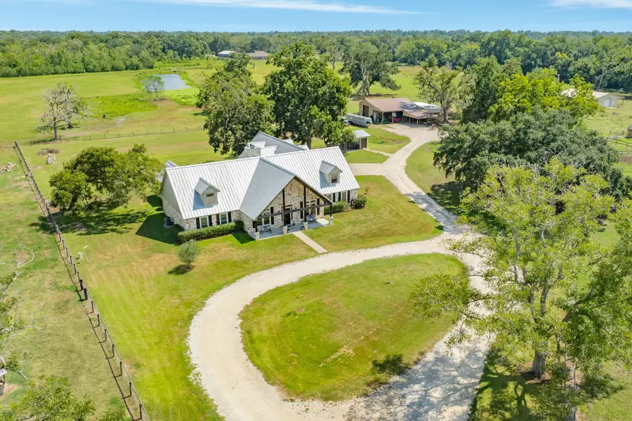620 Brit Baily Blvd, Angleton, TX 77515 - #2