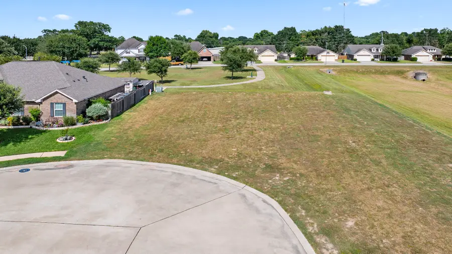 806 Honeysuckle Court, Sealy, TX 77474 - #2