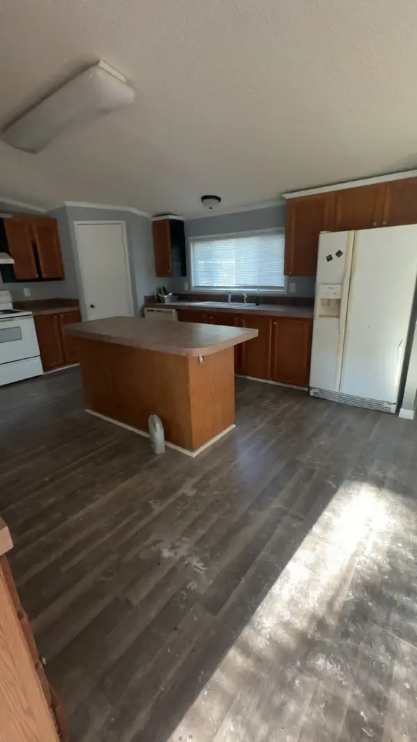 94 Cr 4111, Dayton, TX 77535