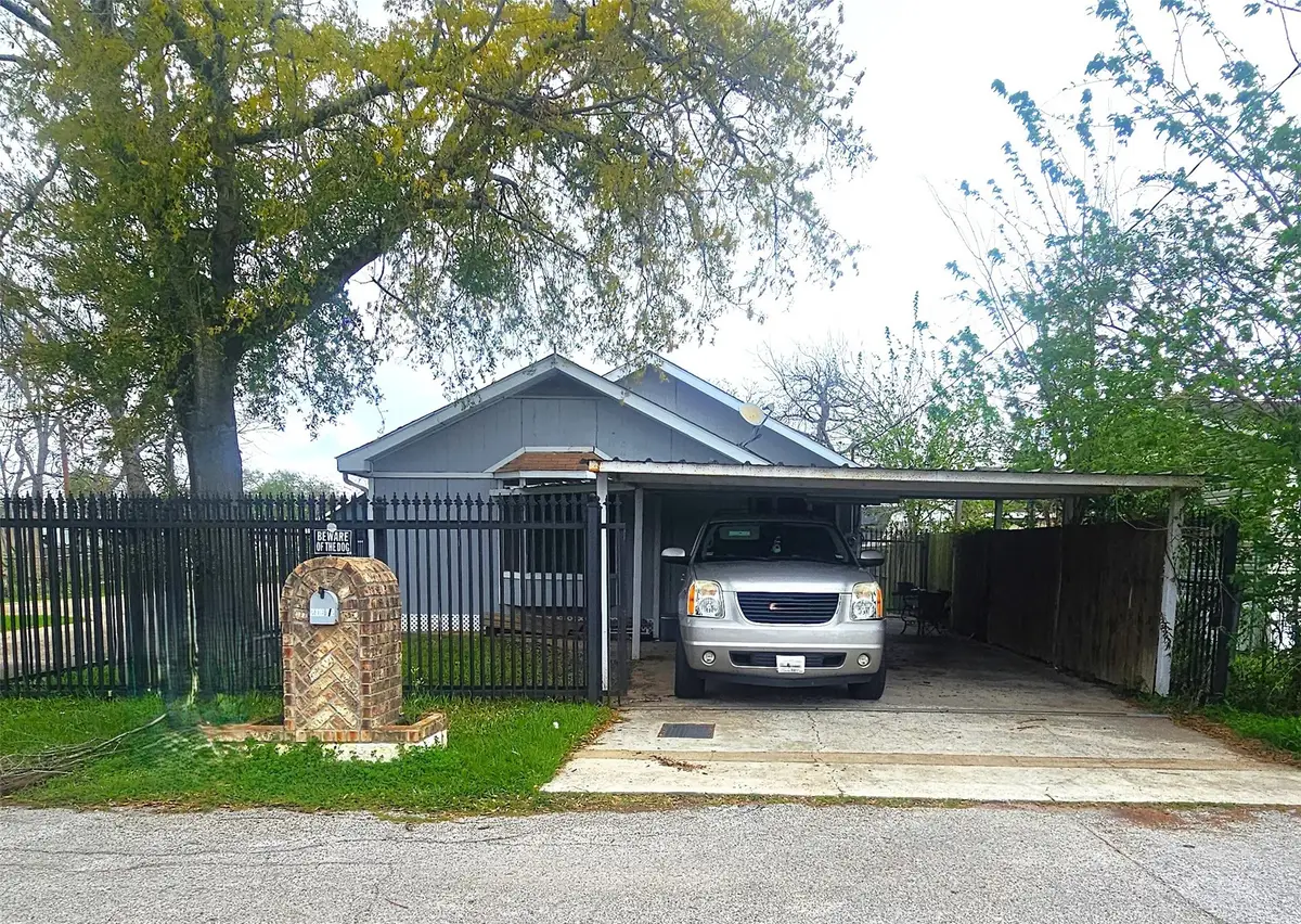 2116 1/2 Louisiana Street, Baytown, TX 77520 - #1