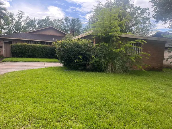9610 Bob White Drive, Houston, TX 77096