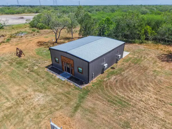 1543 Fm 446, Victoria, TX 77905