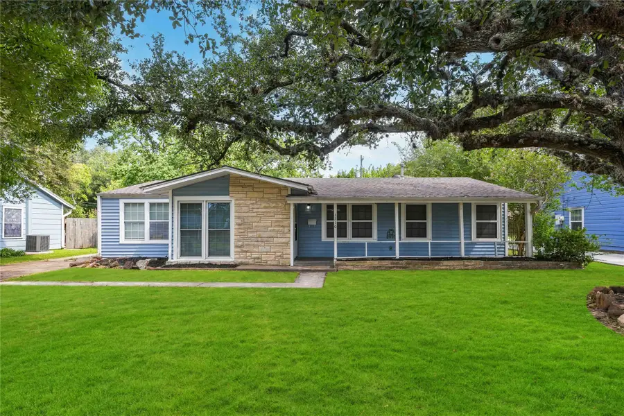 1210 14th Avenue N, Texas City, TX 77590 - #2