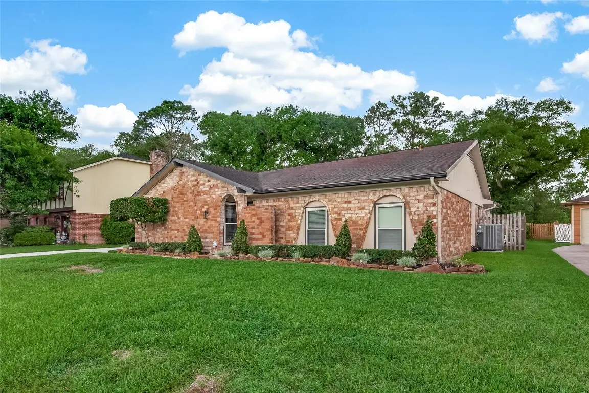 306 W Castle Harbour Drive, Friendswood, TX 77546 - #1