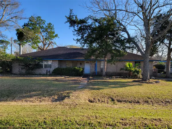 3 Ivy Court, Jones Creek, TX 77541