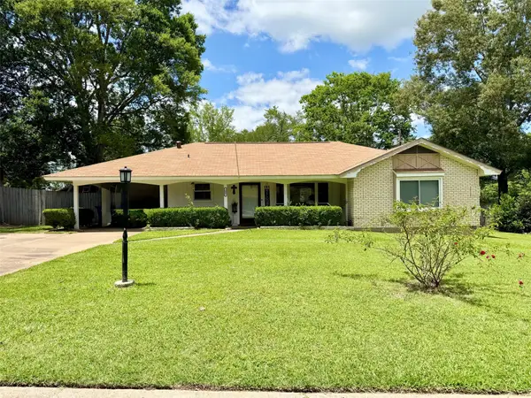 208 Robinhood Circle, Crockett, TX 75835