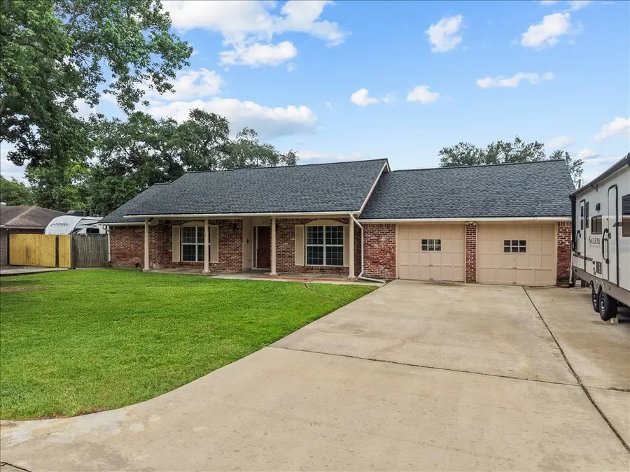 635 Meadowlawn St, La Porte, TX 77571 - #2