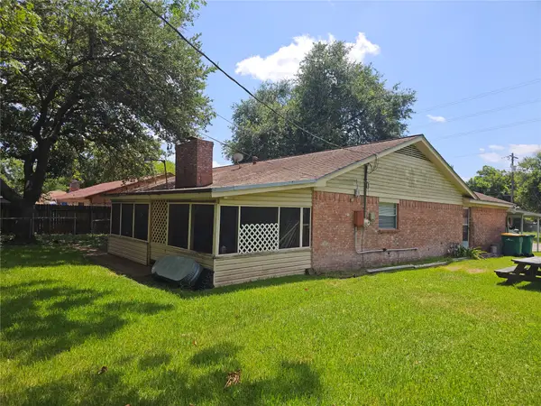 909 Lilac Street, La Marque, TX 77568