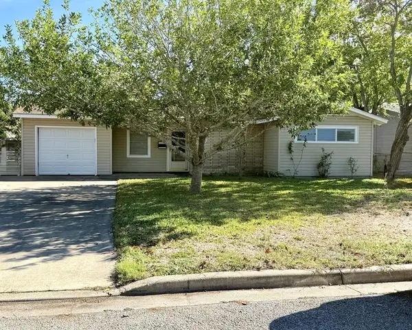 216 Burnet Street, Port Lavaca, TX 77979