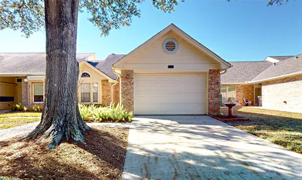 3011 Flower Field Lane, Pearland, TX 77584