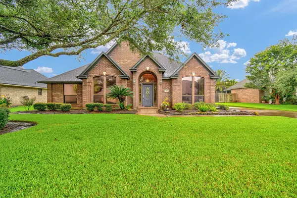 105 Indian Paintbrush, Lake Jackson, TX 77566