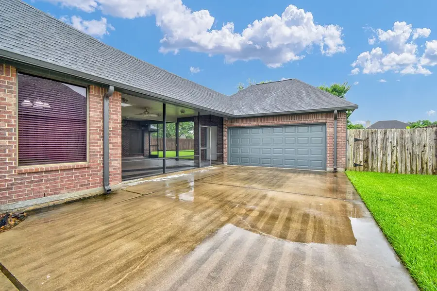 105 Indian Paintbrush, Lake Jackson, TX 77566 - #3