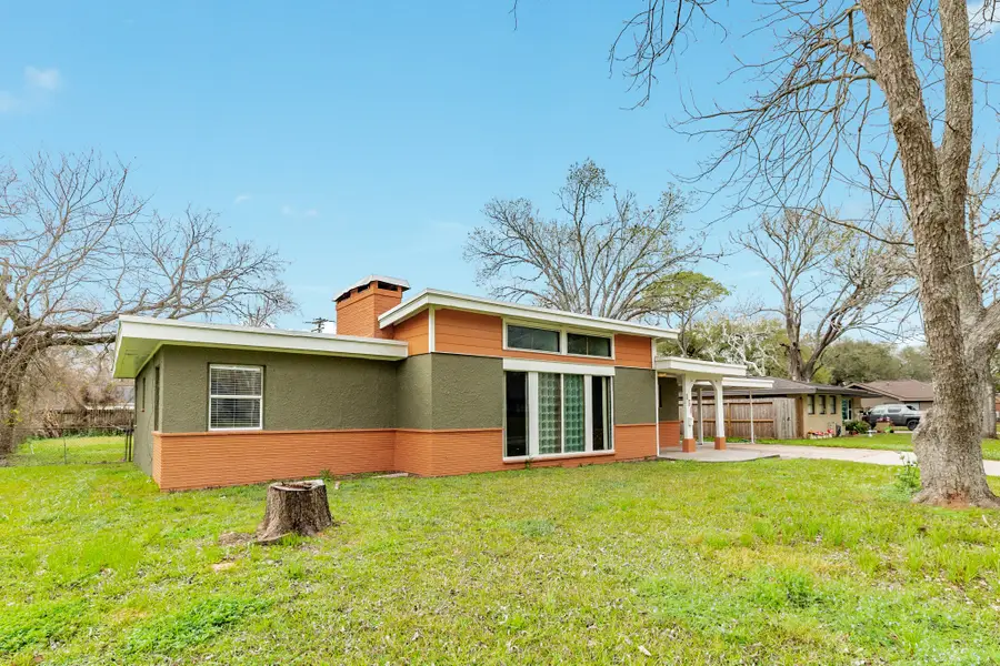 159 Oak Drive, Lake Jackson, TX 77566 - #3