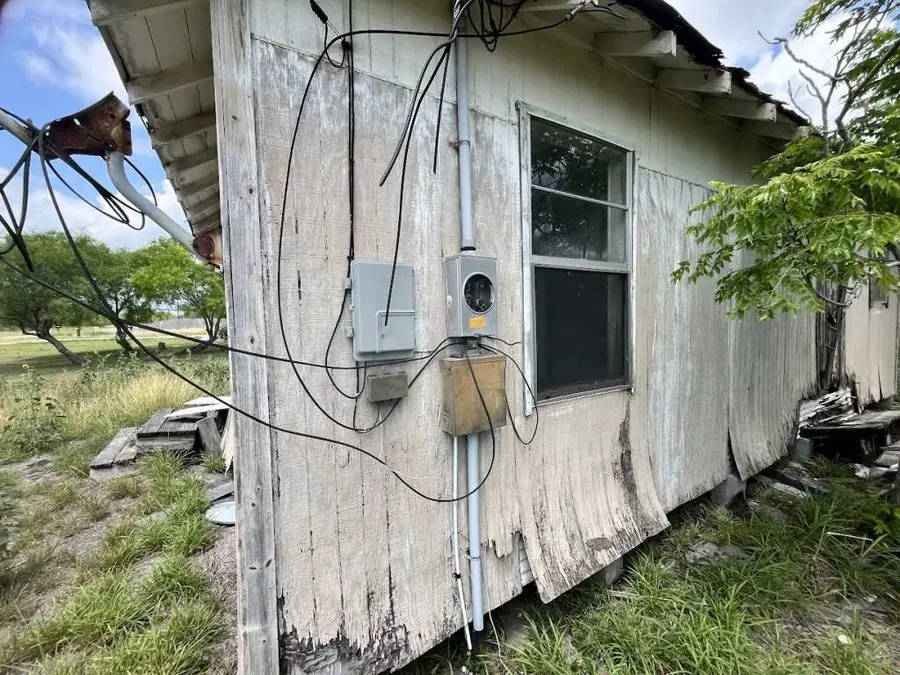 123 W Oregon Street, Bishop, TX 78343 - Image #2