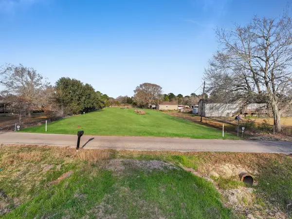 16195 Marsh Road, Hamshire, TX 77622
