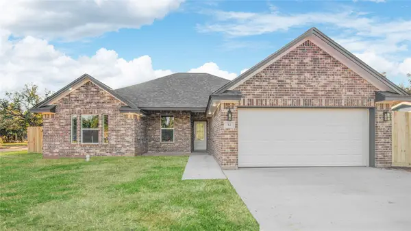 52 Leeder Court, Lake Jackson, TX 77566
