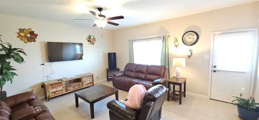 404 Hollow Brook Lane, Brookshire, TX 77423 - Image #2