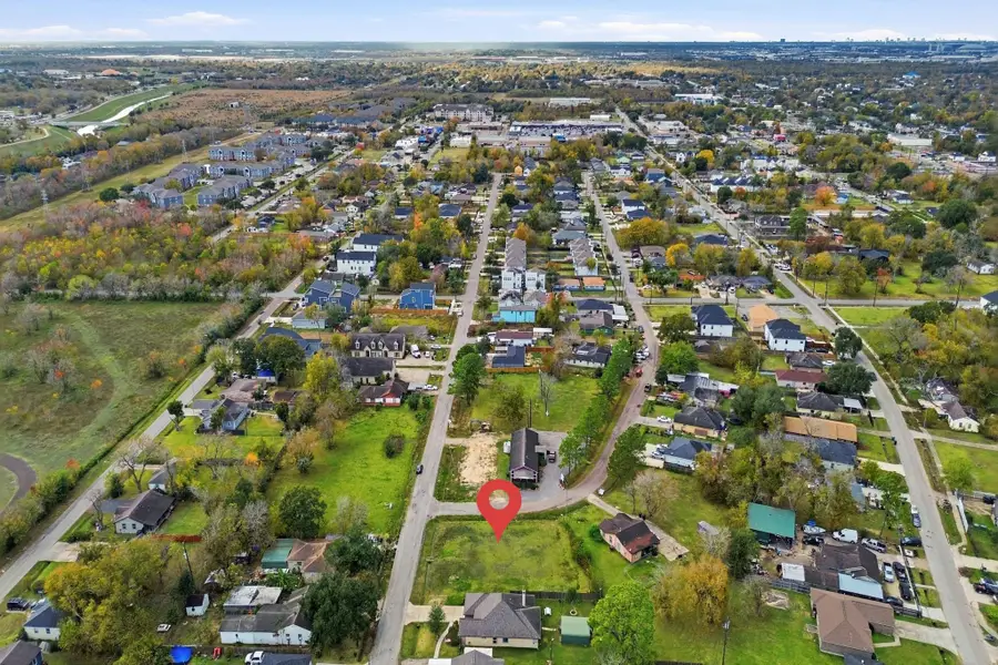 5043, 5045 Higgins And 5035,5037 Paula St Street, Houston, TX 77033 - Image #3