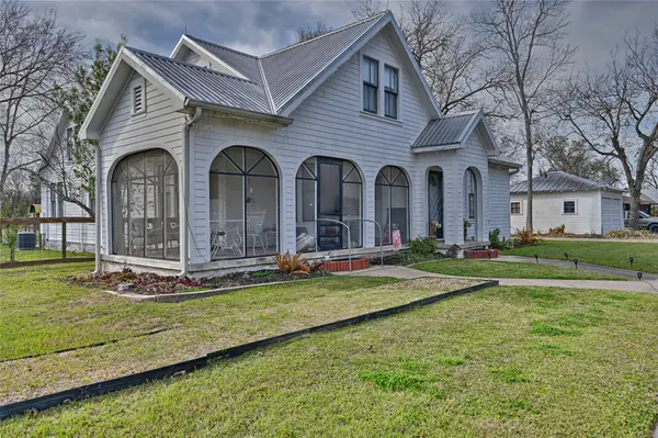 215 N Haupstrasse Street, Carmine, TX 78932