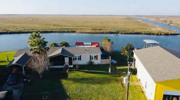 627 Port Road, Angleton, TX 77515