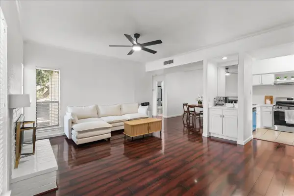 724D Bering Drive #254, Houston, TX 77057