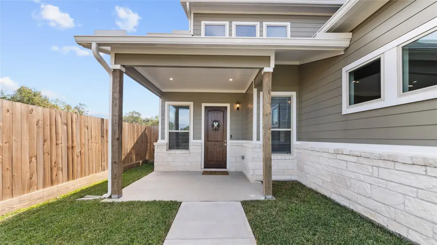 517 Moore Street, Tomball, TX 77375 - Image #2