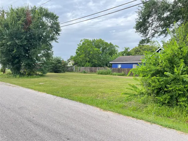512 Travis St Street, Richmond, TX 77469